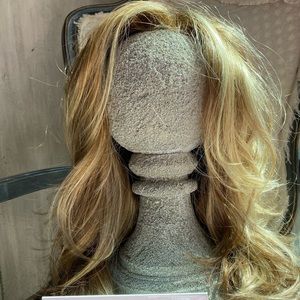 Jon Renau Wig. Miranda color pralines and cream.